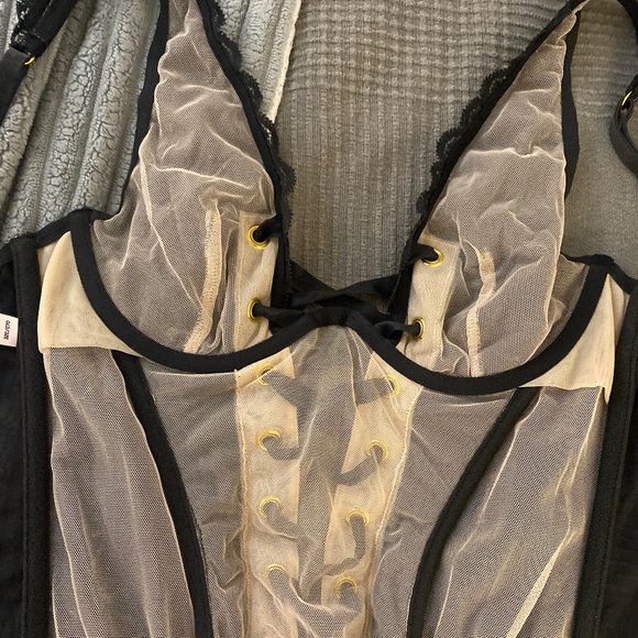 Victoria’s secret bustier - Picture 5 of 6